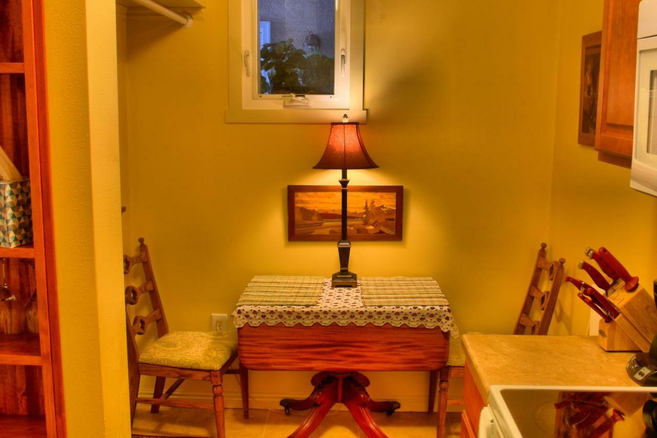 Queen Room with Kitchen